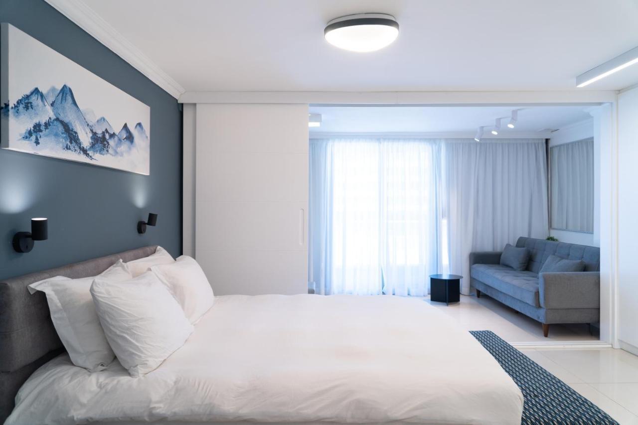 Beachfront Boutique Apartment Herzelia Exterior foto