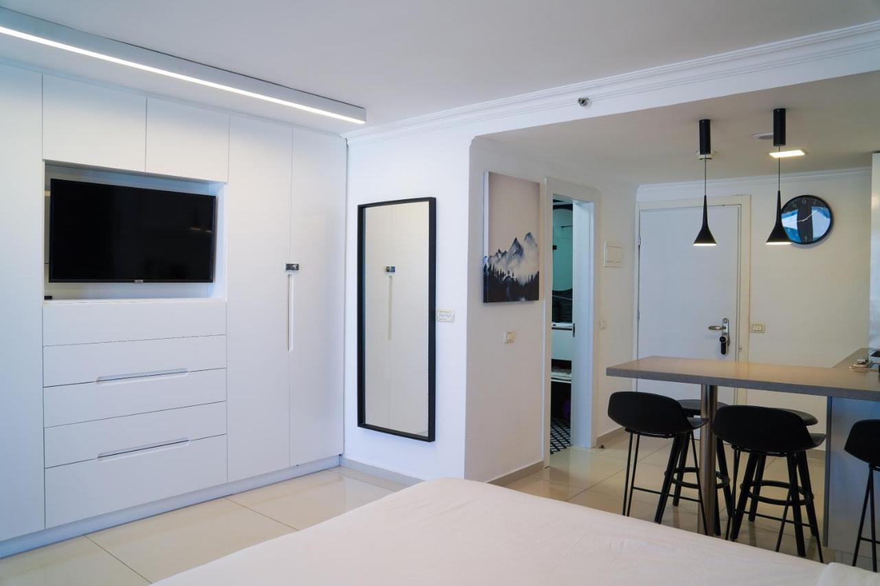 Beachfront Boutique Apartment Herzelia Exterior foto