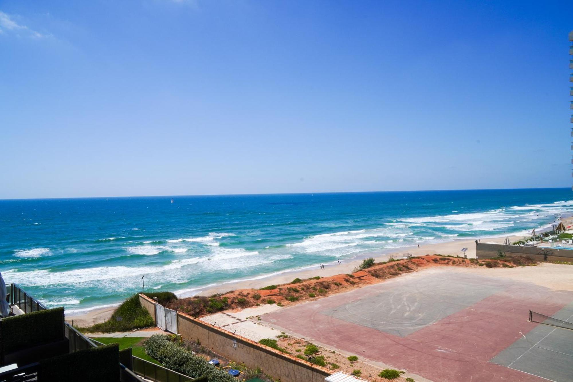 Beachfront Boutique Apartment Herzelia Exterior foto