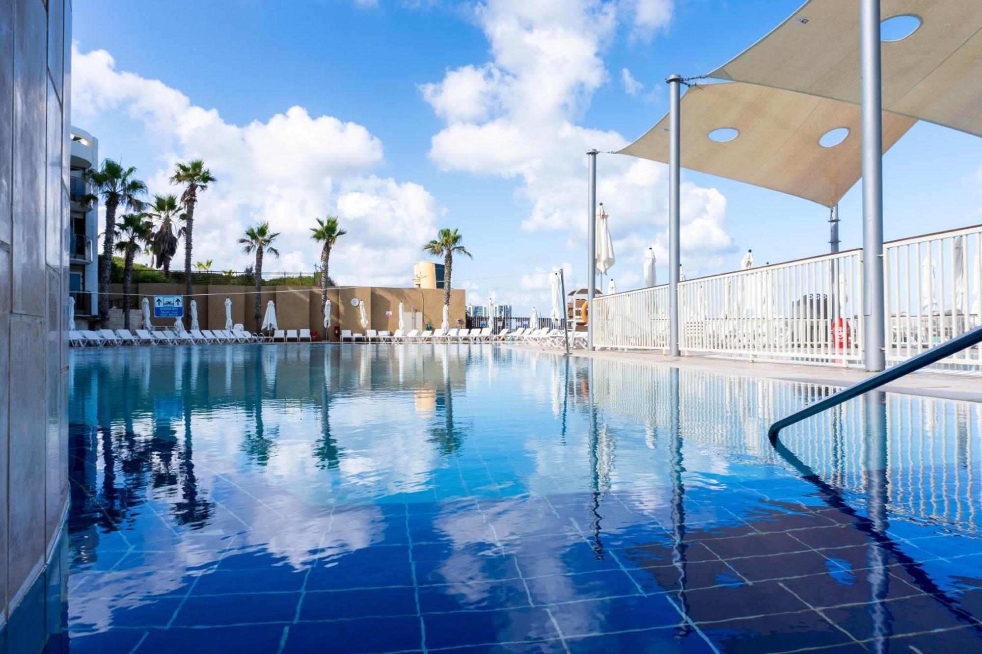 Beachfront Boutique Apartment Herzelia Exterior foto